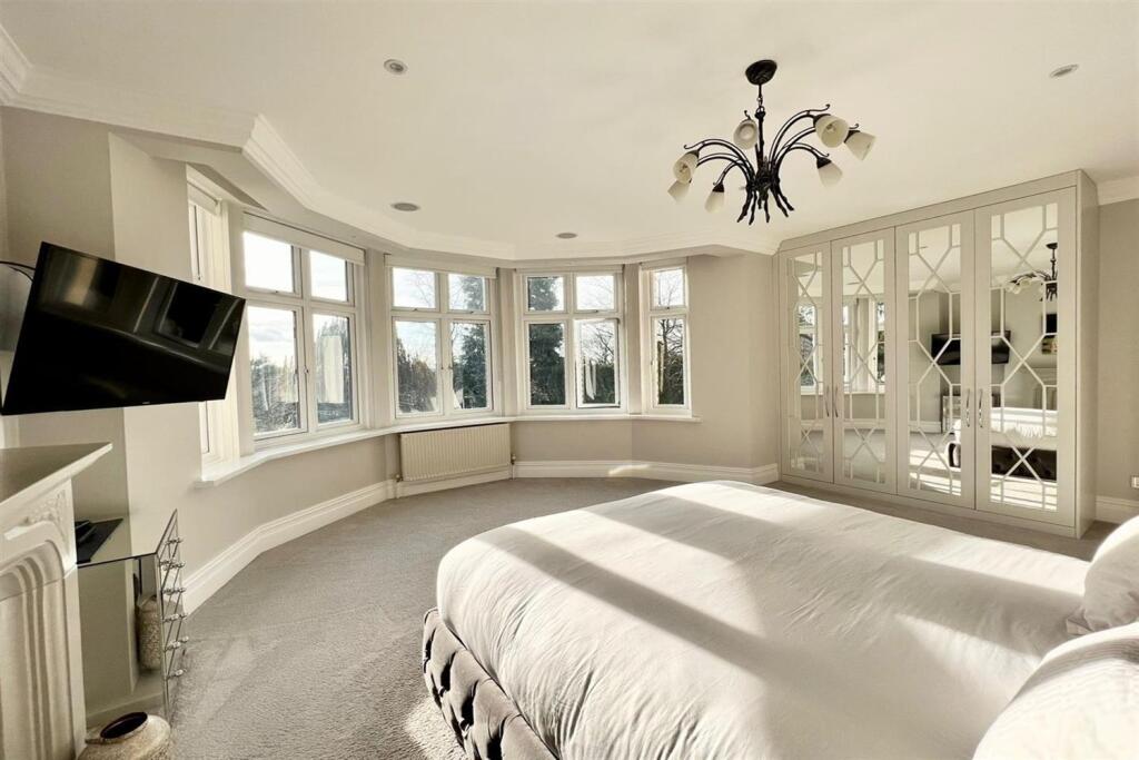 3 bedroom apartment for sale in Altenbrook, Harrop Road, Hale, WA15